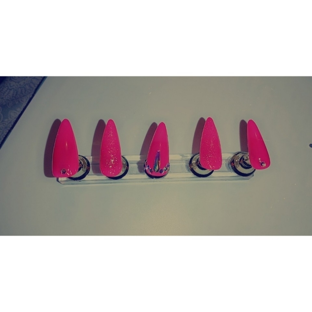 Press on nails stiletto custom pink